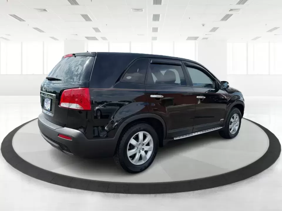 2013 Kia Sorento LX (5XYKTCA63DG) with an 2.4L I-4 gasoline direct injection engine, 6-Speed Automatic transmission, located at 1230 East Main St, Xenia, OH, 45385, (937) 908-9800, 39.688026, -83.910172 - Ready for school drop-offs, long commutes to Dayton, and spontaneous weekend getaways to John Bryan State Park, this 2013 Kia Sorento LX is the kind of SUV that fits real life in Greene County. With confident SUV versatility, a roomy cabin, and practical features for everyday comfort, it's a smart p - Photo#2