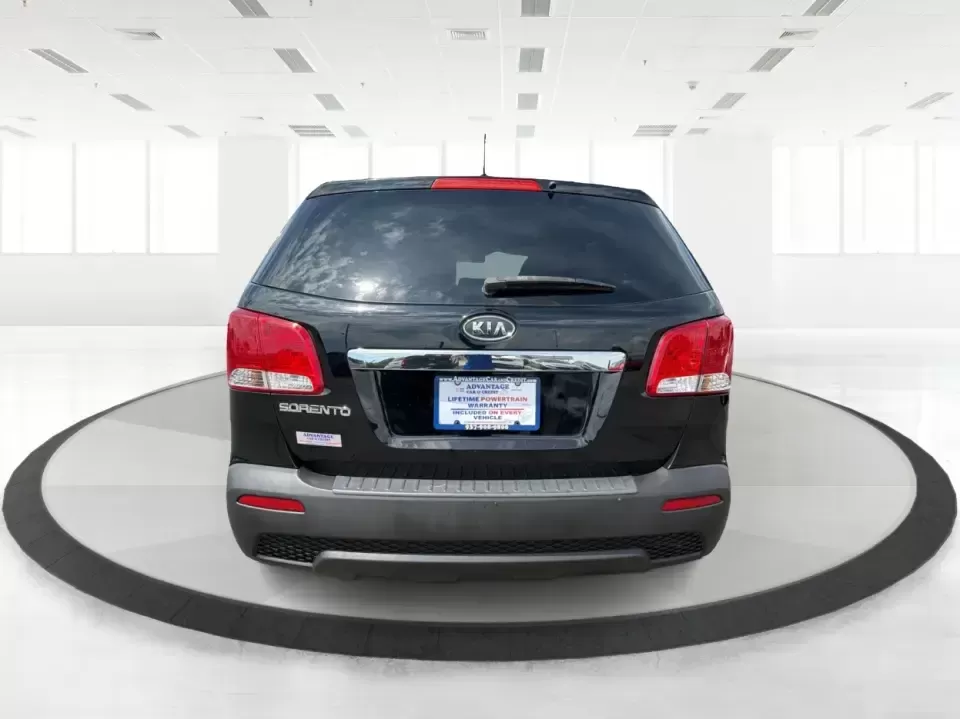 2013 Kia Sorento LX (5XYKTCA63DG) with an 2.4L I-4 gasoline direct injection engine, 6-Speed Automatic transmission, located at 1230 East Main St, Xenia, OH, 45385, (937) 908-9800, 39.688026, -83.910172 - Ready for school drop-offs, long commutes to Dayton, and spontaneous weekend getaways to John Bryan State Park, this 2013 Kia Sorento LX is the kind of SUV that fits real life in Greene County. With confident SUV versatility, a roomy cabin, and practical features for everyday comfort, it's a smart p - Photo#3