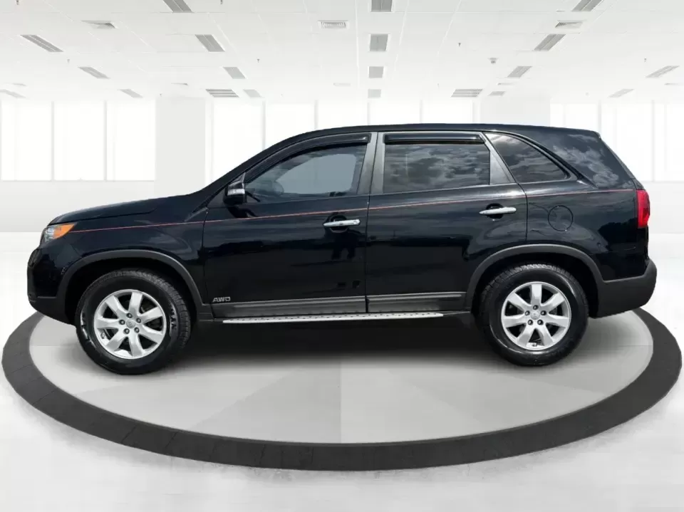 2013 Kia Sorento LX (5XYKTCA63DG) with an 2.4L I-4 gasoline direct injection engine, 6-Speed Automatic transmission, located at 1230 East Main St, Xenia, OH, 45385, (937) 908-9800, 39.688026, -83.910172 - Ready for school drop-offs, long commutes to Dayton, and spontaneous weekend getaways to John Bryan State Park, this 2013 Kia Sorento LX is the kind of SUV that fits real life in Greene County. With confident SUV versatility, a roomy cabin, and practical features for everyday comfort, it's a smart p - Photo#5