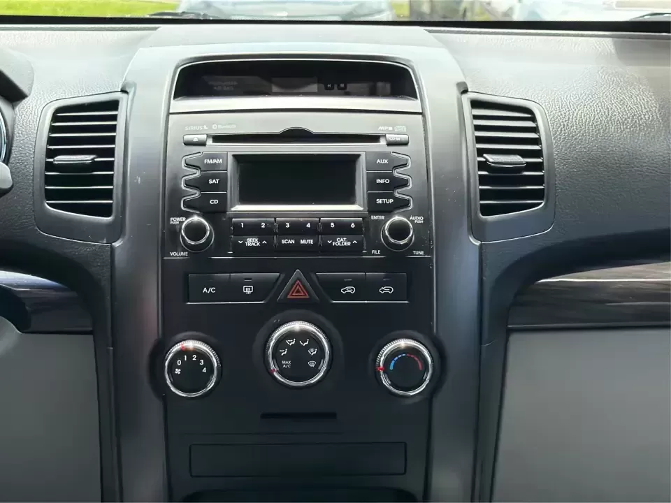 2013 Kia Sorento LX (5XYKTCA63DG) with an 2.4L I-4 gasoline direct injection engine, 6-Speed Automatic transmission, located at 1230 East Main St, Xenia, OH, 45385, (937) 908-9800, 39.688026, -83.910172 - Ready for school drop-offs, long commutes to Dayton, and spontaneous weekend getaways to John Bryan State Park, this 2013 Kia Sorento LX is the kind of SUV that fits real life in Greene County. With confident SUV versatility, a roomy cabin, and practical features for everyday comfort, it's a smart p - Photo#13