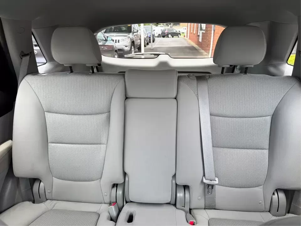 2013 Kia Sorento LX (5XYKTCA63DG) with an 2.4L I-4 gasoline direct injection engine, 6-Speed Automatic transmission, located at 1230 East Main St, Xenia, OH, 45385, (937) 908-9800, 39.688026, -83.910172 - Ready for school drop-offs, long commutes to Dayton, and spontaneous weekend getaways to John Bryan State Park, this 2013 Kia Sorento LX is the kind of SUV that fits real life in Greene County. With confident SUV versatility, a roomy cabin, and practical features for everyday comfort, it's a smart p - Photo#14