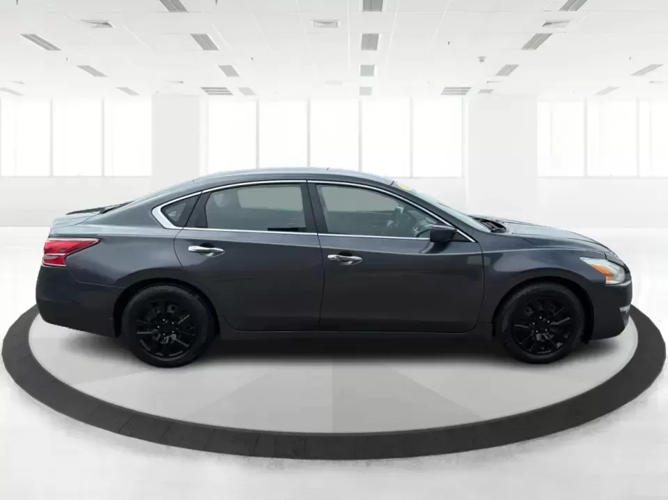 2013 Nissan Altima 2.5 S (1N4AL3AP8DC) with an 2.5L I-4 DOHC engine, located at 1230 East Main St, Xenia, OH, 45385, (937) 908-9800, 39.688026, -83.910172 - Need a reliable daily driver for the commute from Xenia to Beavercreek, Wright-Patterson AFB, or downtown Dayton-without giving up comfort for weekend errands and road trips? This 2013 Nissan Altima 2.5 S sedan is a smart pick for budget-conscious buyers who want a smooth ride, practical space, and - Photo#1
