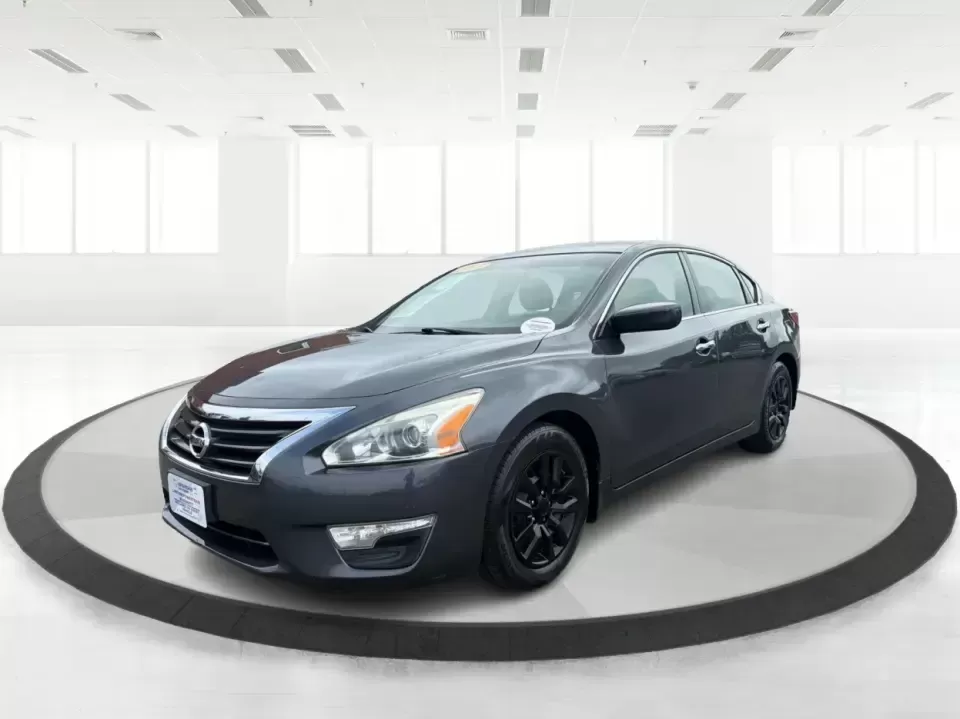 2013 Nissan Altima 2.5 S (1N4AL3AP8DC) with an 2.5L I-4 DOHC engine, located at 1230 East Main St, Xenia, OH, 45385, (937) 908-9800, 39.688026, -83.910172 - Need a reliable daily driver for the commute from Xenia to Beavercreek, Wright-Patterson AFB, or downtown Dayton-without giving up comfort for weekend errands and road trips? This 2013 Nissan Altima 2.5 S sedan is a smart pick for budget-conscious buyers who want a smooth ride, practical space, and - Photo#8