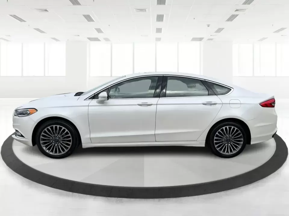 2017 Ford Fusion SE AWD (3FA6P0T99HR) with an 2.0L L4 DOHC 16V engine, 6A transmission, located at 1230 East Main St, Xenia, OH, 45385, (937) 908-9800, 39.688026, -83.910172 - Need a dependable sedan for the daily drive from Xenia to Beavercreek, Wright-Patterson AFB, or downtown Dayton-while still being comfortable enough for weekend trips to John Bryan State Park or a night out near the Greene? This 2017 Ford Fusion SE in Oxford White is a smart, commuter-friendly choic - Photo#5