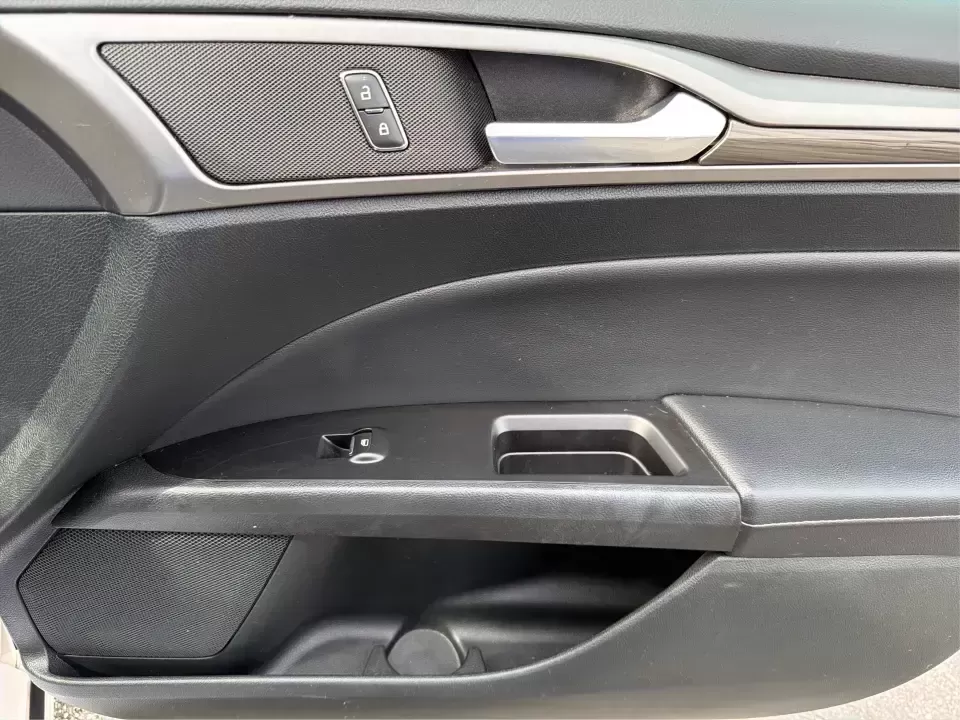 2017 Ford Fusion SE AWD (3FA6P0T99HR) with an 2.0L L4 DOHC 16V engine, 6A transmission, located at 1230 East Main St, Xenia, OH, 45385, (937) 908-9800, 39.688026, -83.910172 - Need a dependable sedan for the daily drive from Xenia to Beavercreek, Wright-Patterson AFB, or downtown Dayton-while still being comfortable enough for weekend trips to John Bryan State Park or a night out near the Greene? This 2017 Ford Fusion SE in Oxford White is a smart, commuter-friendly choic - Photo#20