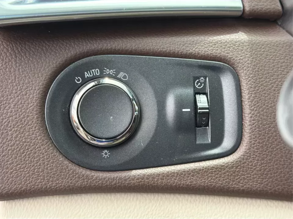 2015 Cadillac SRX Luxury Collection (3GYFNEE39FS) with an 3.6L V-6 gasoline direct injection engine, 6-Speed Automatic transmission, located at 401 Woodman Dr, Riverside, OH, 45431, (937) 908-9800, 39.760899, -84.123421 - 2015 Cadillac SRX Luxury Collection - Photo#17