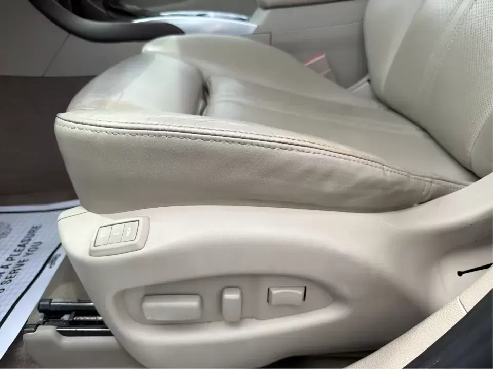 2015 Cadillac SRX Luxury Collection (3GYFNEE39FS) with an 3.6L V-6 gasoline direct injection engine, 6-Speed Automatic transmission, located at 401 Woodman Dr, Riverside, OH, 45431, (937) 908-9800, 39.760899, -84.123421 - 2015 Cadillac SRX Luxury Collection - Photo#18
