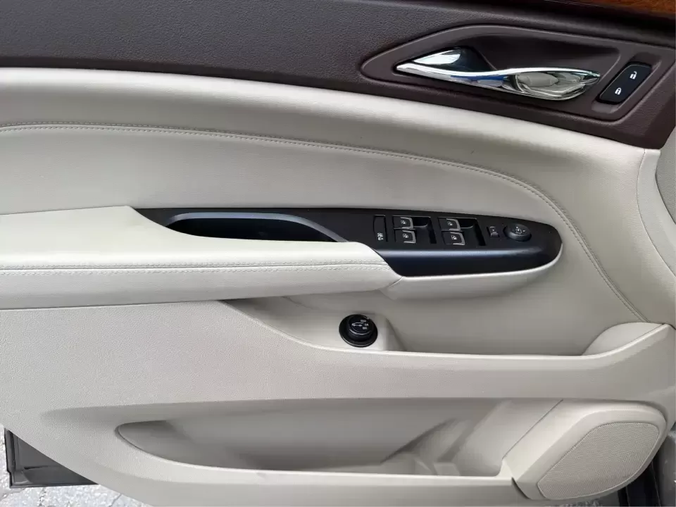 2015 Cadillac SRX Luxury Collection (3GYFNEE39FS) with an 3.6L V-6 gasoline direct injection engine, 6-Speed Automatic transmission, located at 401 Woodman Dr, Riverside, OH, 45431, (937) 908-9800, 39.760899, -84.123421 - 2015 Cadillac SRX Luxury Collection - Photo#19