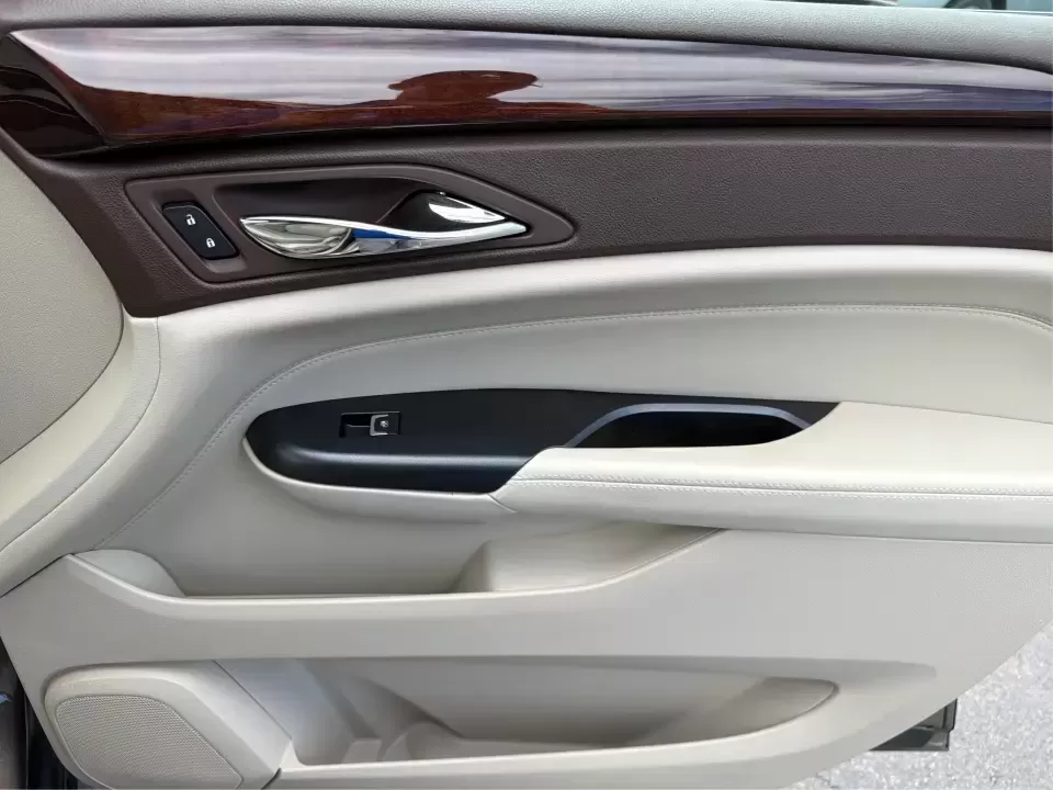 2015 Cadillac SRX Luxury Collection (3GYFNEE39FS) with an 3.6L V-6 gasoline direct injection engine, 6-Speed Automatic transmission, located at 401 Woodman Dr, Riverside, OH, 45431, (937) 908-9800, 39.760899, -84.123421 - 2015 Cadillac SRX Luxury Collection - Photo#20