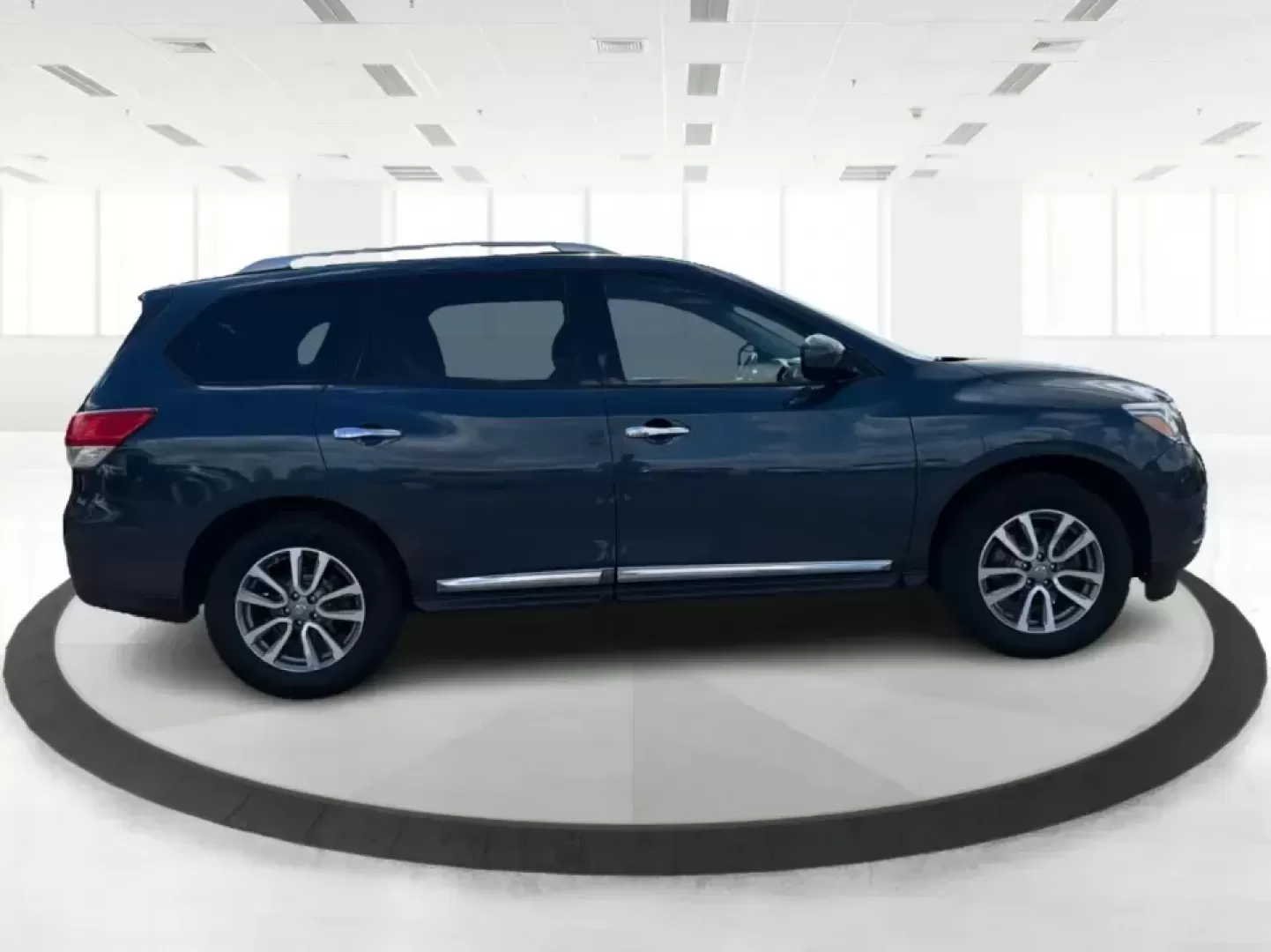 2015 Nissan Pathfinder SL (5N1AR2MM2FC) with an 3.5L V-6 DOHC engine, Continuously Variable Transmission transmission, located at 880 E. National Road, Vandalia, OH, 45377, (937) 908-9800, 39.891918, -84.183594 - Pack up the kids, load the cooler, and point the GPS toward your next weekend escape-this 2015 Nissan Pathfinder SL is the kind of 3-row SUV that fits real life in Vandalia, from school drop-offs and Costco runs to road trips up I75 and afternoons at the National Museum of the U.S. Air Force. With c - Photo#1