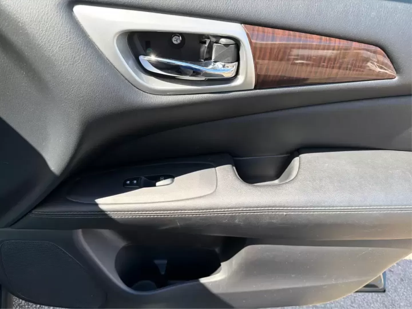 2015 Nissan Pathfinder SL (5N1AR2MM2FC) with an 3.5L V-6 DOHC engine, Continuously Variable Transmission transmission, located at 880 E. National Road, Vandalia, OH, 45377, (937) 908-9800, 39.891918, -84.183594 - Pack up the kids, load the cooler, and point the GPS toward your next weekend escape-this 2015 Nissan Pathfinder SL is the kind of 3-row SUV that fits real life in Vandalia, from school drop-offs and Costco runs to road trips up I75 and afternoons at the National Museum of the U.S. Air Force. With c - Photo#19