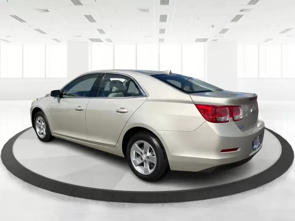 2013 Chevrolet Malibu 1LT (1G11C5SA8DF) with an ECOTEC 2.5L I-4 gasoline direct injection engine, 6-Speed Automatic transmission, located at 4508 South Dixie Dr, Moraine, OH, 45439, (937) 908-9800, 39.689976, -84.218452 - Need a dependable commuter that still feels comfortable for date night in the Oregon District or a quick weekend escape out toward Caesar Creek? This 2013 Chevrolet Malibu 1LT sedan is built for real-life driving in Moraine and the greater Dayton area-easy to park, smooth on I75, and efficient enoug - Photo#4