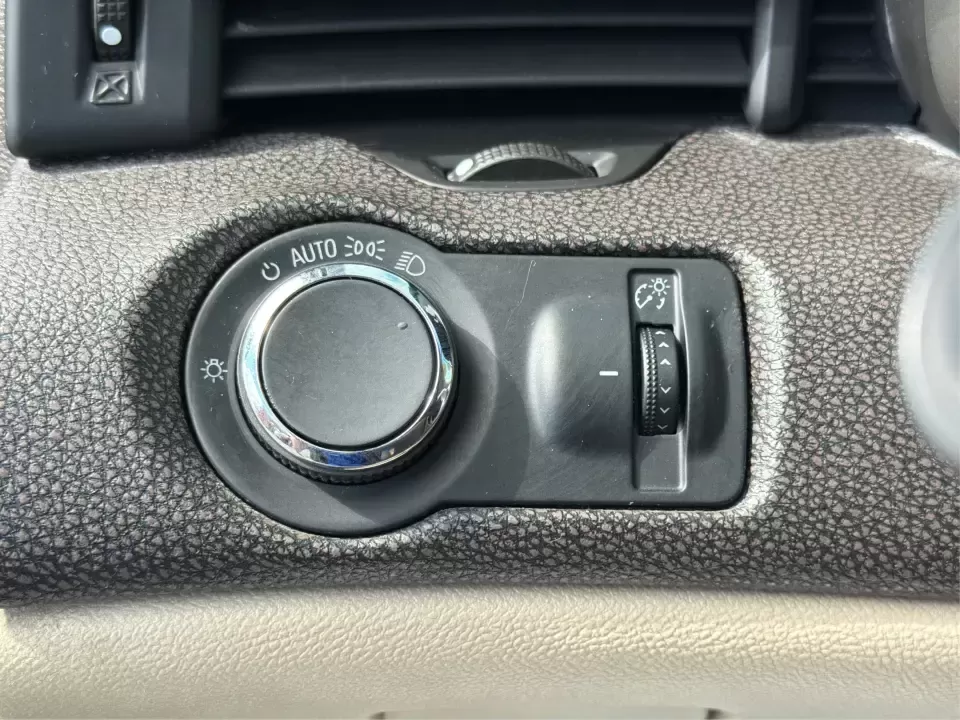 2013 Chevrolet Malibu 1LT (1G11C5SA8DF) with an ECOTEC 2.5L I-4 gasoline direct injection engine, 6-Speed Automatic transmission, located at 4508 South Dixie Dr, Moraine, OH, 45439, (937) 908-9800, 39.689976, -84.218452 - Need a dependable commuter that still feels comfortable for date night in the Oregon District or a quick weekend escape out toward Caesar Creek? This 2013 Chevrolet Malibu 1LT sedan is built for real-life driving in Moraine and the greater Dayton area-easy to park, smooth on I75, and efficient enoug - Photo#17