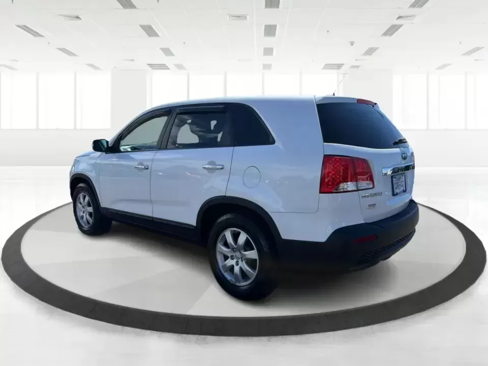 2013 Kia Sorento LX (5XYKT3A17DG) with an 2.4L I-4 DOHC engine, 6-Speed Automatic transmission, located at 401 Woodman Dr, Riverside, OH, 45431, (937) 908-9800, 39.760899, -84.123421 - Pack up the kids, load the groceries, or point the GPS toward a weekend getaway-this 2013 Kia Sorento LX is the kind of practical SUV that fits real life in Riverside, Ohio. With confident road manners for daily commuting and flexible space for road trips, it's a smart choice for growing families, b - Photo#4