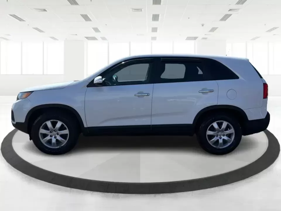 2013 Kia Sorento LX (5XYKT3A17DG) with an 2.4L I-4 DOHC engine, 6-Speed Automatic transmission, located at 401 Woodman Dr, Riverside, OH, 45431, (937) 908-9800, 39.760899, -84.123421 - Pack up the kids, load the groceries, or point the GPS toward a weekend getaway-this 2013 Kia Sorento LX is the kind of practical SUV that fits real life in Riverside, Ohio. With confident road manners for daily commuting and flexible space for road trips, it's a smart choice for growing families, b - Photo#5