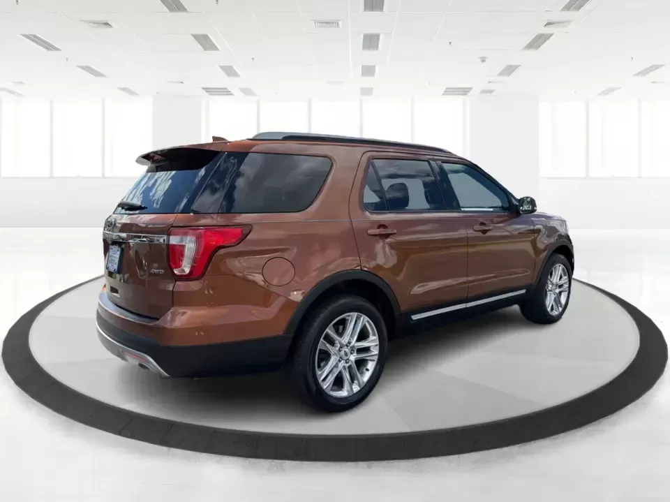 2017 Ford Explorer XLT 4WD (1FM5K8D86HG) with an 3.5L V6 DOHC 24V engine, 6A transmission, located at 401 Woodman Dr, Riverside, OH, 45431, (937) 908-9800, 39.760899, -84.123421 - Load up the family, cue the playlist, and point the nose toward your next weekend escape-this 2017 Ford Explorer XLT 4WD is built for the real-life mix of school runs, long commutes, and road trips out of Riverside. With three rows of SUV versatility and confident 4WD capability, it's a smart fit fo - Photo#2