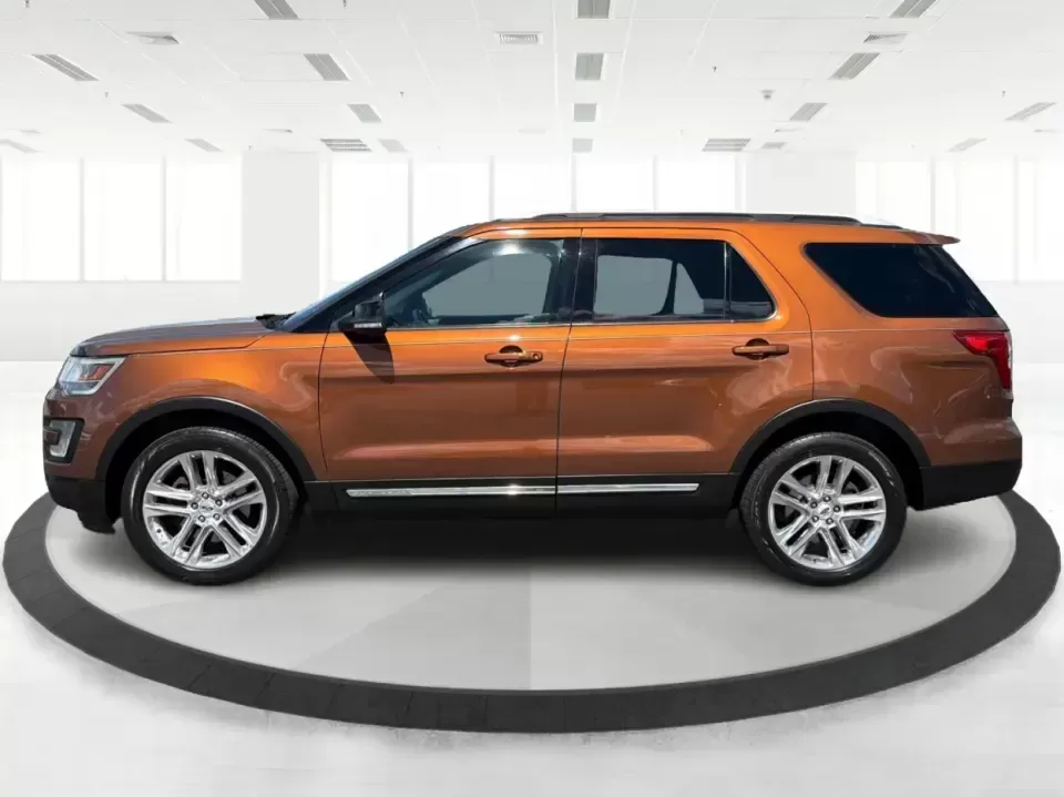 2017 Ford Explorer XLT 4WD (1FM5K8D86HG) with an 3.5L V6 DOHC 24V engine, 6A transmission, located at 401 Woodman Dr, Riverside, OH, 45431, (937) 908-9800, 39.760899, -84.123421 - Load up the family, cue the playlist, and point the nose toward your next weekend escape-this 2017 Ford Explorer XLT 4WD is built for the real-life mix of school runs, long commutes, and road trips out of Riverside. With three rows of SUV versatility and confident 4WD capability, it's a smart fit fo - Photo#5