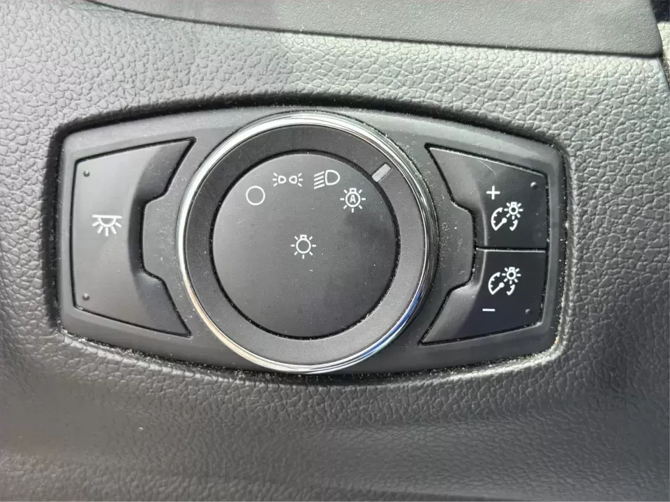 2014 Ford Edge SE FWD (2FMDK3GC0EB) with an 3.5L V6 DOHC 24V engine, 6-Speed Automatic transmission, located at 880 E. National Road, Vandalia, OH, 45377, (937) 908-9800, 39.891918, -84.183594 - Need an SUV that fits real life in the Miami Valley-school drop-offs, a steady commute, and weekend errands-without feeling bulky or hard to park? This 2014 Ford Edge SE FWD is a smart, comfortable choice for everyday drivers who want roomy seating for five, useful tech, and confident road manners f - Photo#17