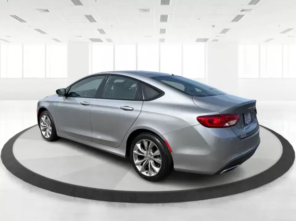 2015 Chrysler 200 S (1C3CCCBG2FN) with an 3.6L V6 DOHC 24V FFV engine, 9-Speed Automatic transmission, located at 1184 Kauffman Ave, Fairborn, OH, 45324, (937) 908-9800, 39.807072, -84.030914 - Need a comfortable, stylish sedan for daily commuting between Wright-Patterson AFB, Beavercreek shopping runs, and weekends out at Fairborn's community events? This 2015 Chrysler 200 S is built for real-life driving-smooth on I-675, easy to park around Downtown Fairborn, and roomy enough for five pa - Photo#4