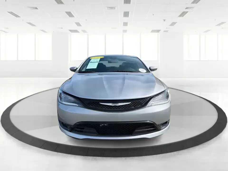 2015 Chrysler 200 S (1C3CCCBG2FN) with an 3.6L V6 DOHC 24V FFV engine, 9-Speed Automatic transmission, located at 1184 Kauffman Ave, Fairborn, OH, 45324, (937) 908-9800, 39.807072, -84.030914 - Need a comfortable, stylish sedan for daily commuting between Wright-Patterson AFB, Beavercreek shopping runs, and weekends out at Fairborn's community events? This 2015 Chrysler 200 S is built for real-life driving-smooth on I-675, easy to park around Downtown Fairborn, and roomy enough for five pa - Photo#7