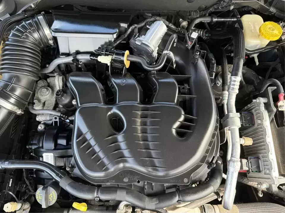 2015 Chrysler 200 S (1C3CCCBG2FN) with an 3.6L V6 DOHC 24V FFV engine, 9-Speed Automatic transmission, located at 1184 Kauffman Ave, Fairborn, OH, 45324, (937) 908-9800, 39.807072, -84.030914 - Need a comfortable, stylish sedan for daily commuting between Wright-Patterson AFB, Beavercreek shopping runs, and weekends out at Fairborn's community events? This 2015 Chrysler 200 S is built for real-life driving-smooth on I-675, easy to park around Downtown Fairborn, and roomy enough for five pa - Photo#11
