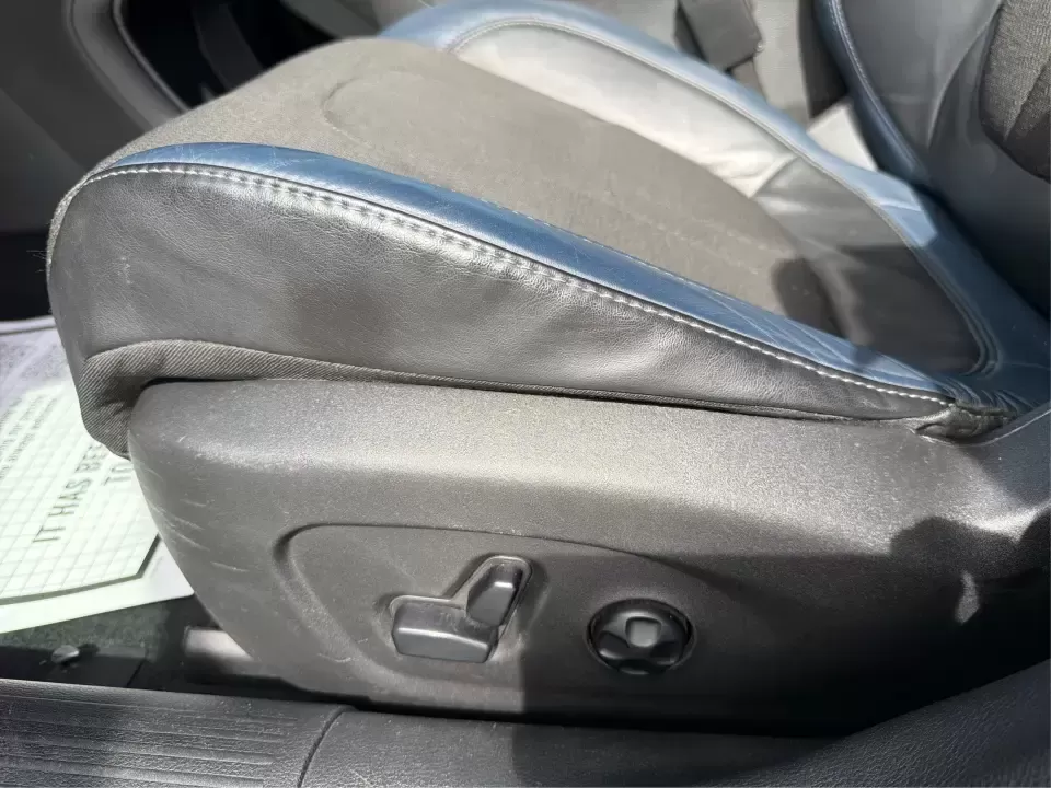 2015 Chrysler 200 S (1C3CCCBG2FN) with an 3.6L V6 DOHC 24V FFV engine, 9-Speed Automatic transmission, located at 1184 Kauffman Ave, Fairborn, OH, 45324, (937) 908-9800, 39.807072, -84.030914 - Need a comfortable, stylish sedan for daily commuting between Wright-Patterson AFB, Beavercreek shopping runs, and weekends out at Fairborn's community events? This 2015 Chrysler 200 S is built for real-life driving-smooth on I-675, easy to park around Downtown Fairborn, and roomy enough for five pa - Photo#18