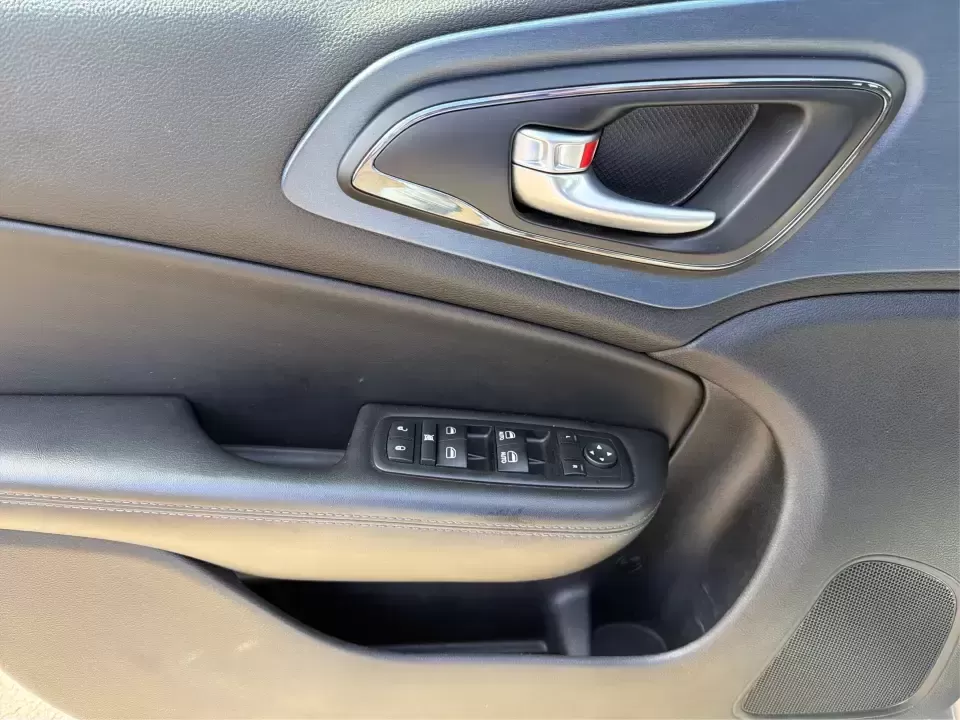 2015 Chrysler 200 S (1C3CCCBG2FN) with an 3.6L V6 DOHC 24V FFV engine, 9-Speed Automatic transmission, located at 1184 Kauffman Ave, Fairborn, OH, 45324, (937) 908-9800, 39.807072, -84.030914 - Need a comfortable, stylish sedan for daily commuting between Wright-Patterson AFB, Beavercreek shopping runs, and weekends out at Fairborn's community events? This 2015 Chrysler 200 S is built for real-life driving-smooth on I-675, easy to park around Downtown Fairborn, and roomy enough for five pa - Photo#19