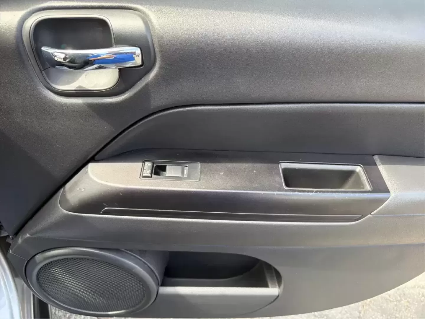 2015 Jeep Compass Sport FWD (1C4NJCBA6FD) with an 2.0L L4 DOHC 16V engine, located at 1951 S Dayton Lakeview Rd., New Carlisle, OH, 45344, (937) 908-9800, 39.890999, -84.050255 - Whether your week looks like a daily commute down I70, school drop-offs around Clark County, or a quick weekend escape to Buck Creek State Park, this **2015 Jeep Compass Sport FWD** is the kind of compact SUV that fits real life. With seating for **five**, easy-to-park sizing, and the versatile carg- Photo#18