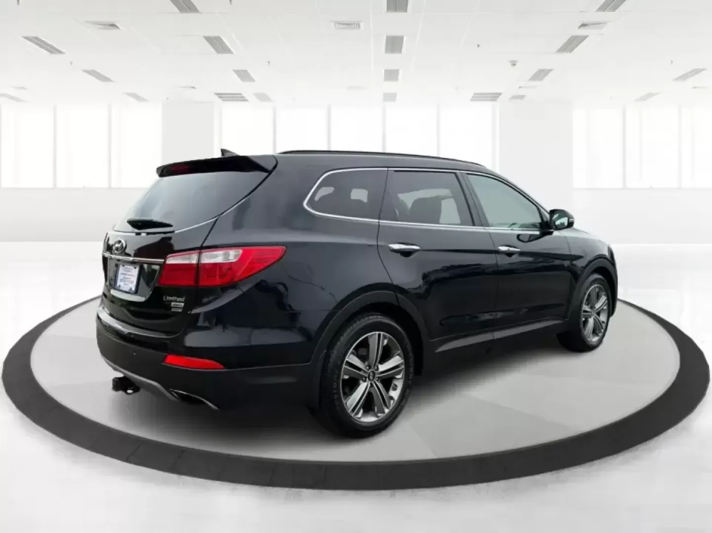 2014 Hyundai Santa Fe Limited AWD (KM8SRDHF4EU) with an 3.3L V6 DOHC 24V engine, 6-Speed Automatic transmission, located at 401 Woodman Dr, Riverside, OH, 45431, (937) 908-9800, 39.760899, -84.123421 - Picture your next weekend: loading up the family for a day at John Bryan State Park, heading out for youth sports in Beavercreek, or cruising I35 and US68 for an easy commute to Dayton. This 2014 Hyundai Santa Fe Limited AWD is built for real life in and around Xenia-roomy enough for growing familie- Photo#2