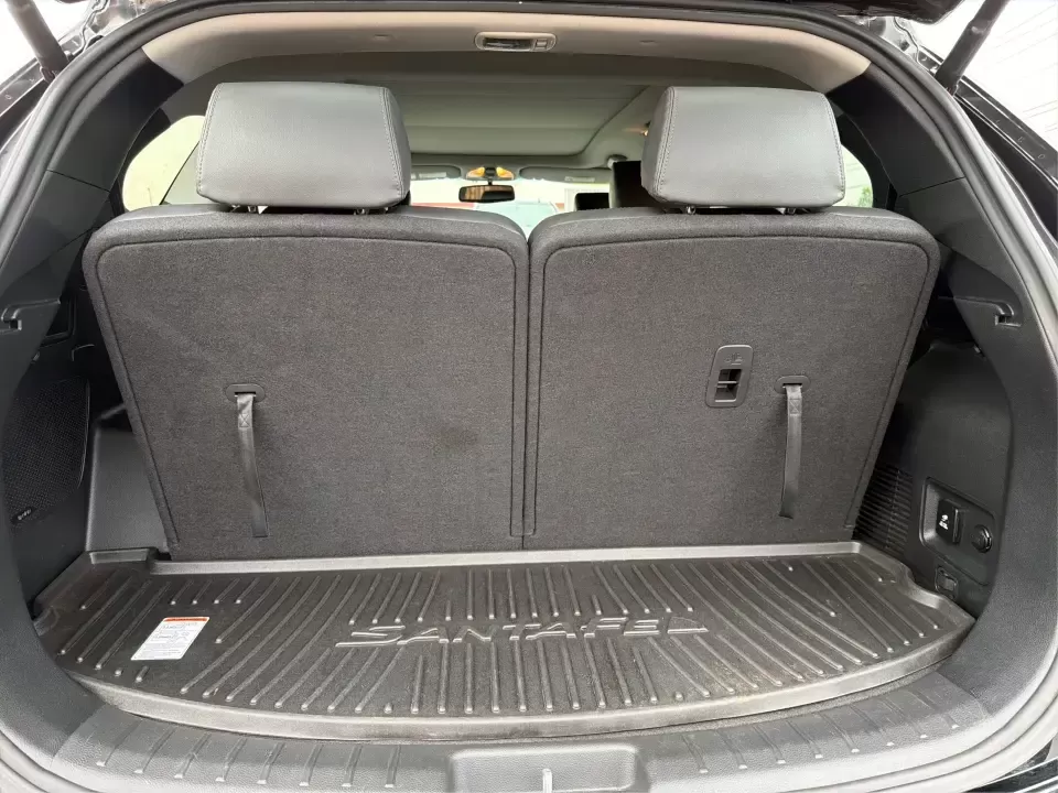 2014 Hyundai Santa Fe Limited AWD (KM8SRDHF4EU) with an 3.3L V6 DOHC 24V engine, 6-Speed Automatic transmission, located at 1230 East Main St, Xenia, OH, 45385, (937) 908-9800, 39.688026, -83.910172 - Picture your next weekend: loading up the family for a day at John Bryan State Park, heading out for youth sports in Beavercreek, or cruising I35 and US68 for an easy commute to Dayton. This 2014 Hyundai Santa Fe Limited AWD is built for real life in and around Xenia-roomy enough for growing familie - Photo#11