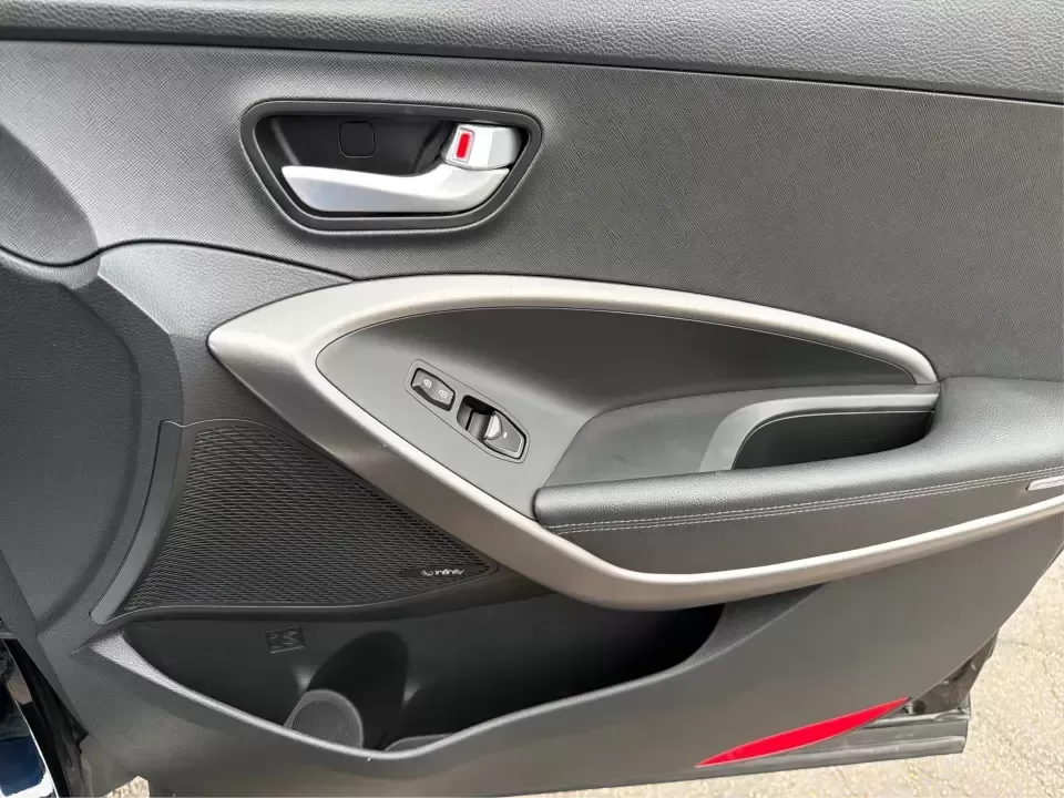 2014 Hyundai Santa Fe Limited AWD (KM8SRDHF4EU) with an 3.3L V6 DOHC 24V engine, 6-Speed Automatic transmission, located at 1230 East Main St, Xenia, OH, 45385, (937) 908-9800, 39.688026, -83.910172 - Picture your next weekend: loading up the family for a day at John Bryan State Park, heading out for youth sports in Beavercreek, or cruising I35 and US68 for an easy commute to Dayton. This 2014 Hyundai Santa Fe Limited AWD is built for real life in and around Xenia-roomy enough for growing familie - Photo#18