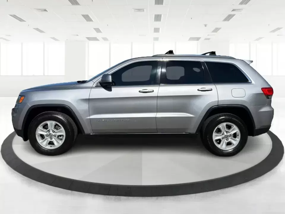 2016 Jeep Grand Cherokee Laredo 2WD (1C4RJEAG4GC) with an 3.6L V6 DOHC 24V engine, 8A transmission, located at 401 Woodman Dr, Riverside, OH, 45431, (937) 908-9800, 39.760899, -84.123421 - Picture your next week: a smooth commute down Route 35, a quick grocery run near Woodman Drive, and a Saturday escape to Carillon Historical Park or a family meet-up at Riverscape MetroPark-without feeling cramped or worn out. This 2016 Jeep Grand Cherokee Laredo 2WD is built for real life in the Mi- Photo#5