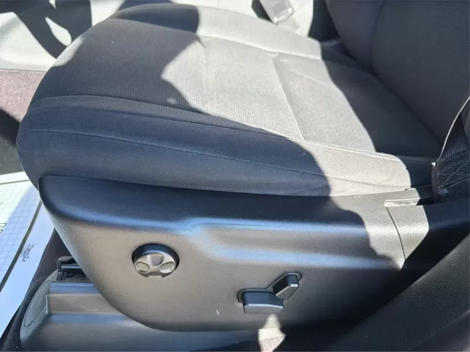 2016 Jeep Grand Cherokee Laredo 2WD (1C4RJEAG4GC) with an 3.6L V6 DOHC 24V engine, 8A transmission, located at 401 Woodman Dr, Riverside, OH, 45431, (937) 908-9800, 39.760899, -84.123421 - Picture your next week: a smooth commute down Route 35, a quick grocery run near Woodman Drive, and a Saturday escape to Carillon Historical Park or a family meet-up at Riverscape MetroPark-without feeling cramped or worn out. This 2016 Jeep Grand Cherokee Laredo 2WD is built for real life in the Mi- Photo#18