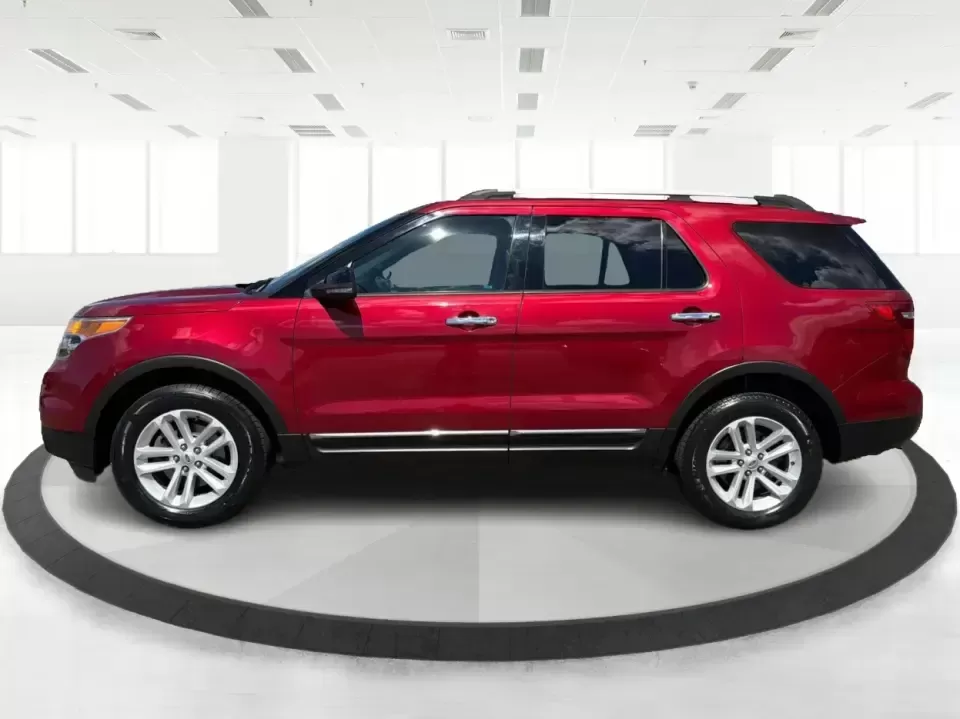 2013 Ford Explorer XLT 4WD (1FM5K8D86DG) with an 3.5L V6 DOHC 24V engine, 6-Speed Automatic transmission, located at 1951 S Dayton Lakeview Rd., New Carlisle, OH, 45344, (937) 908-9800, 39.890999, -84.050255 - Need one SUV that can handle school drop-offs, weekday commutes, and spontaneous weekend getaways without feeling cramped? This **2013 Ford Explorer XLT 4WD** is built for real life in Ohio-room for the whole crew, confidence for changing weather, and the kind of comfort that makes trips from New Ca- Photo#5