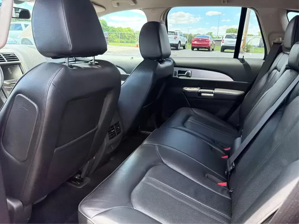 2014 Lincoln MKX AWD (2LMDJ8JK2EB) with an 3.7L V6 DOHC 24V engine, 6-Speed Automatic transmission, located at 1230 East Main St, Xenia, OH, 45385, (937) 908-9800, 39.688026, -83.910172 - Whether you're commuting from Xenia to Beavercreek, hauling the family to a weekend game, or planning a comfortable road trip out toward Yellow Springs and John Bryan State Park, this 2014 Lincoln MKX AWD is the kind of SUV that fits real life: roomy, confident in changing Ohio weather, and upscale- Photo#10