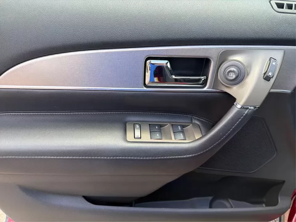 2014 Lincoln MKX AWD (2LMDJ8JK2EB) with an 3.7L V6 DOHC 24V engine, 6-Speed Automatic transmission, located at 1230 East Main St, Xenia, OH, 45385, (937) 908-9800, 39.688026, -83.910172 - Whether you're commuting from Xenia to Beavercreek, hauling the family to a weekend game, or planning a comfortable road trip out toward Yellow Springs and John Bryan State Park, this 2014 Lincoln MKX AWD is the kind of SUV that fits real life: roomy, confident in changing Ohio weather, and upscale- Photo#19