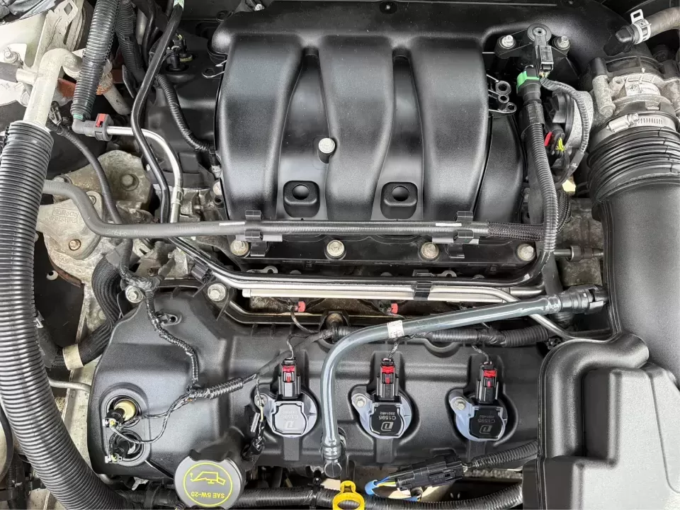 2015 Ford Taurus SEL FWD (1FAHP2E89FG) with an 3.5L V6 DOHC 24V engine, 6-Speed Automatic transmission, located at 1951 S Dayton Lakeview Rd., New Carlisle, OH, 45344, (937) 908-9800, 39.890999, -84.050255 - Need a comfortable, confident sedan for the daily commute, school drop-offs, and the occasional Dayton-to-Columbus road trip? This 2015 Ford Taurus SEL FWD is built for real life-roomy for five, smooth on longer drives, and packed with the kind of features that make every mile feel easier, whether y- Photo#11