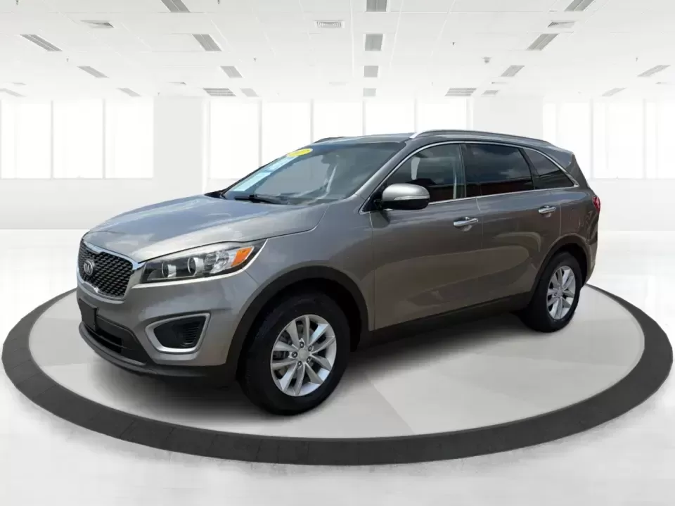 2017 Kia Sorento L 2WD (5XYPG4A34HG) with an 2.4L L4 DOHC 16V engine, 6A transmission, located at 401 Woodman Dr, Riverside, OH, 45431, (937) 908-9800, 39.760899, -84.123421 - Load up the family, point the hood toward your next weekend getaway, and enjoy the kind of SUV flexibility that makes everyday life easier. This 2017 Kia Sorento L 2WD is a smart pick for school drop-offs, grocery runs, and road trips from Riverside to Dayton-offering roomy seating for 5, versatile- Photo#8