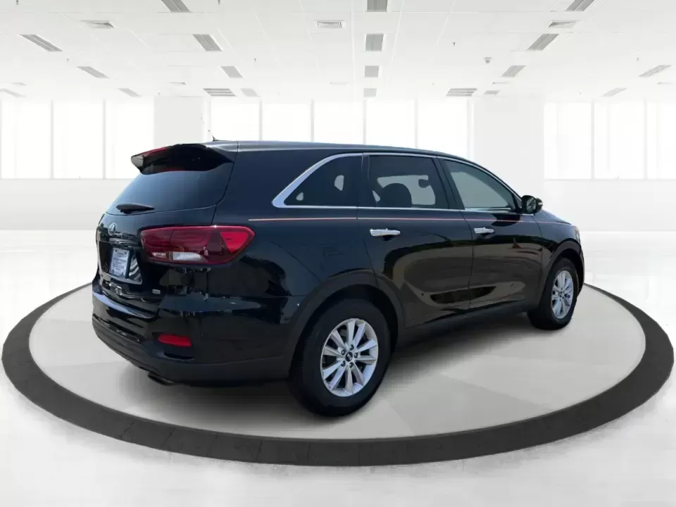 2020 Kia Sorento LX 2WD (5XYPG4A32LG) with an 2.4L L4 DOHC 16V engine, 6A transmission, located at 1099 N County Rd 25A , Troy, OH, 45373, (937) 908-9800, 40.057079, -84.212883 - Load up the kids, the friends, and the cooler-this 2020 Kia Sorento LX 2WD is built for real life in West Central Ohio, from weekday school runs to weekend road trips. With three rows of seating for up to 7 passengers, SUV versatility, and a comfortable cabin, it's a smart pick for growing families,- Photo#2