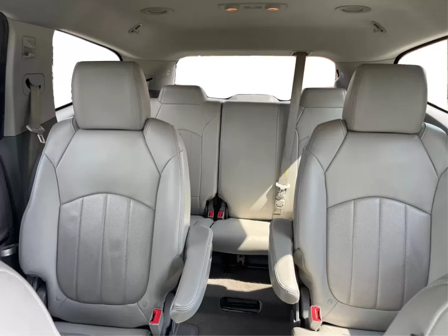 2016 Chevrolet Traverse LTZ (1GNKVJKD6GJ) with an 3.6L V-6 gasoline direct injection engine, located at 1184 Kauffman Ave, Fairborn, OH, 45324, (937) 908-9800, 39.807072, -84.030914 - **Explore Family Adventures with the 2016 Chevrolet Traverse LTZ at Advantage Car and Credit!**<br /> <br /> Are you ready to elevate your family adventures? The 2016 Chevrolet Traverse LTZ is designed for those who lead active lifestyles, whether you're planning a weekend getaway to nearby Yellow S - Photo#14