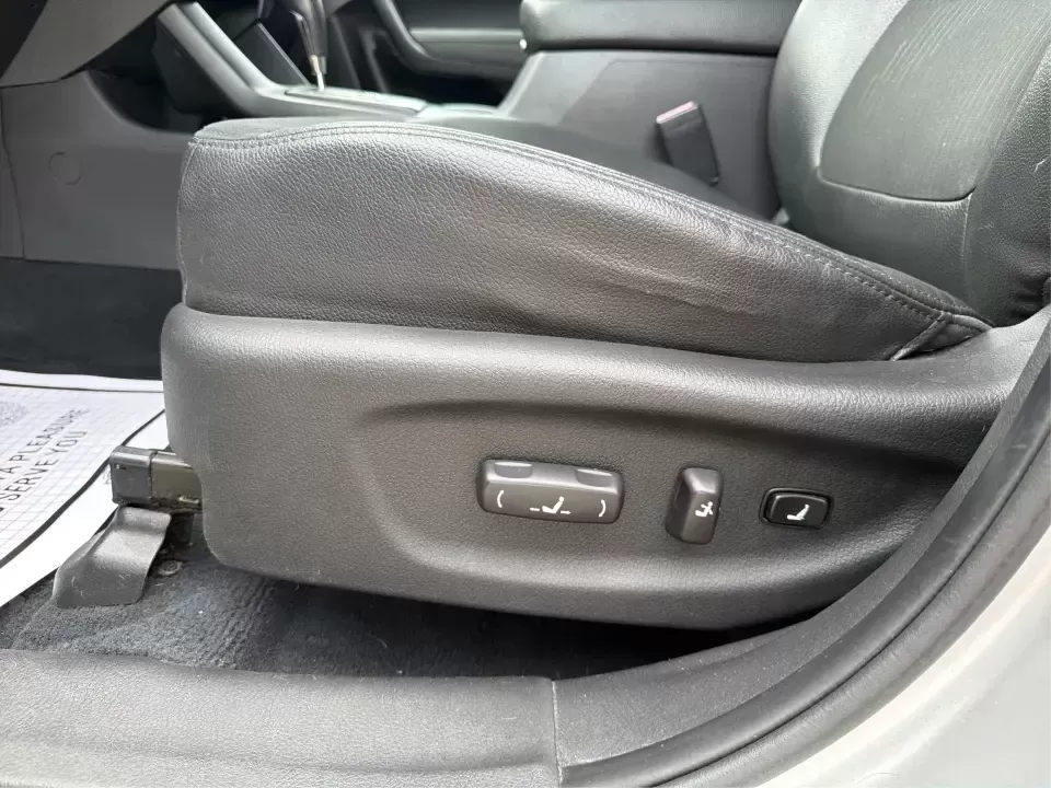 2012 Kia Sorento EX 4WD (5XYKUCA68CG) with an 2.4L L4 DOHC 16V engine, 6-Speed Automatic transmission, located at 1099 N County Rd 25A , Troy, OH, 45373, (937) 908-9800, 40.057079, -84.212883 - Weekend escapes to Caesar Creek, snowy school-drop mornings, and everyday errands up and down I75 feel a lot easier when you've got a comfortable SUV with real all-weather capability. This 2012 Kia Sorento EX 4WD is a smart pick for Troy drivers who want a practical, family-friendly ride that's equa- Photo#17