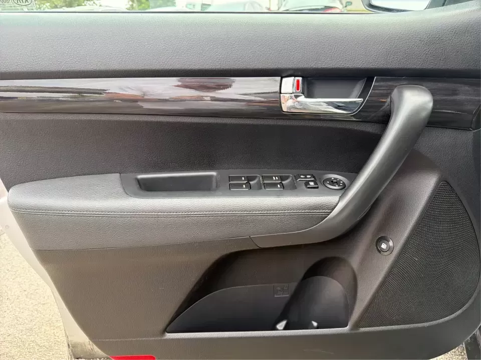 2012 Kia Sorento EX 4WD (5XYKUCA68CG) with an 2.4L L4 DOHC 16V engine, 6-Speed Automatic transmission, located at 1099 N County Rd 25A , Troy, OH, 45373, (937) 908-9800, 40.057079, -84.212883 - Weekend escapes to Caesar Creek, snowy school-drop mornings, and everyday errands up and down I75 feel a lot easier when you've got a comfortable SUV with real all-weather capability. This 2012 Kia Sorento EX 4WD is a smart pick for Troy drivers who want a practical, family-friendly ride that's equa- Photo#18