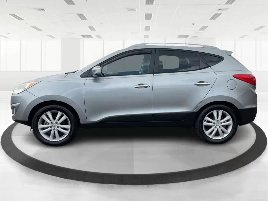 2013 Hyundai Tucson Limited (KM8JUCAC4DU) with an Other engine, located at 4508 South Dixie Dr, Moraine, OH, 45439, (937) 908-9800, 39.689976, -84.218452 - **Discover Your New Adventure Vehicle: 2013 Hyundai Tucson Limited at Advantage Car and Credit!** <br /> <br /> Are you searching for the perfect SUV that combines style, comfort, and versatility? Look no further than this striking 2013 Hyundai Tucson Limited, located right here at Advantage Car an - Photo#4