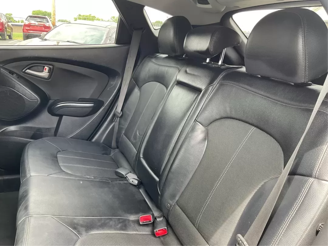 2013 Hyundai Tucson Limited (KM8JUCAC4DU) with an Other engine, located at 4508 South Dixie Dr, Moraine, OH, 45439, (937) 908-9800, 39.689976, -84.218452 - **Discover Your New Adventure Vehicle: 2013 Hyundai Tucson Limited at Advantage Car and Credit!** <br /> <br /> Are you searching for the perfect SUV that combines style, comfort, and versatility? Look no further than this striking 2013 Hyundai Tucson Limited, located right here at Advantage Car an - Photo#9