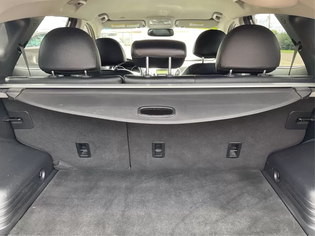 2013 Hyundai Tucson Limited (KM8JUCAC4DU) with an Other engine, located at 4508 South Dixie Dr, Moraine, OH, 45439, (937) 908-9800, 39.689976, -84.218452 - **Discover Your New Adventure Vehicle: 2013 Hyundai Tucson Limited at Advantage Car and Credit!** <br /> <br /> Are you searching for the perfect SUV that combines style, comfort, and versatility? Look no further than this striking 2013 Hyundai Tucson Limited, located right here at Advantage Car an - Photo#10