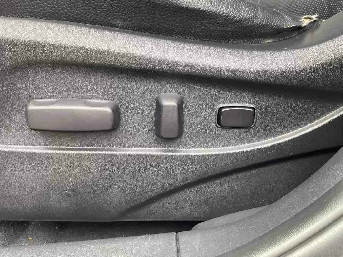 2013 Hyundai Tucson Limited (KM8JUCAC4DU) with an Other engine, located at 4508 South Dixie Dr, Moraine, OH, 45439, (937) 908-9800, 39.689976, -84.218452 - **Discover Your New Adventure Vehicle: 2013 Hyundai Tucson Limited at Advantage Car and Credit!** <br /> <br /> Are you searching for the perfect SUV that combines style, comfort, and versatility? Look no further than this striking 2013 Hyundai Tucson Limited, located right here at Advantage Car an - Photo#15