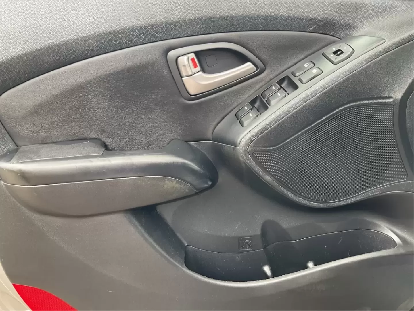 2013 Hyundai Tucson Limited (KM8JUCAC4DU) with an Other engine, located at 4508 South Dixie Dr, Moraine, OH, 45439, (937) 908-9800, 39.689976, -84.218452 - **Discover Your New Adventure Vehicle: 2013 Hyundai Tucson Limited at Advantage Car and Credit!** <br /> <br /> Are you searching for the perfect SUV that combines style, comfort, and versatility? Look no further than this striking 2013 Hyundai Tucson Limited, located right here at Advantage Car an - Photo#16