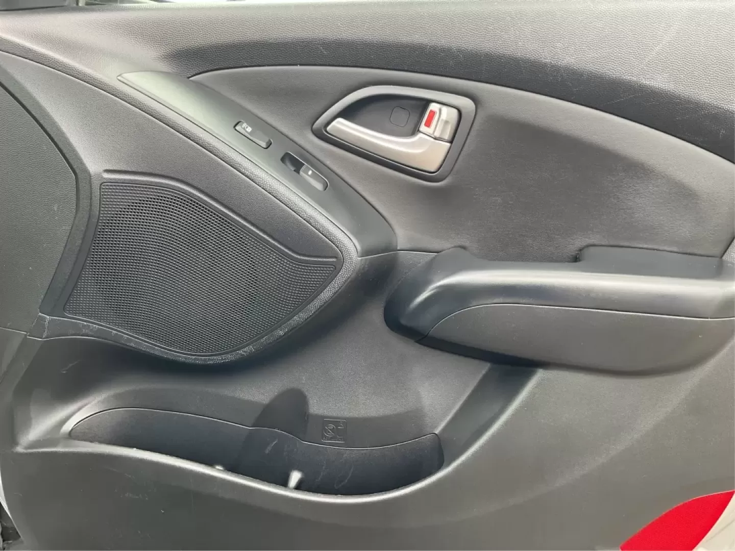 2013 Hyundai Tucson Limited (KM8JUCAC4DU) with an Other engine, located at 4508 South Dixie Dr, Moraine, OH, 45439, (937) 908-9800, 39.689976, -84.218452 - **Discover Your New Adventure Vehicle: 2013 Hyundai Tucson Limited at Advantage Car and Credit!** <br /> <br /> Are you searching for the perfect SUV that combines style, comfort, and versatility? Look no further than this striking 2013 Hyundai Tucson Limited, located right here at Advantage Car an - Photo#17