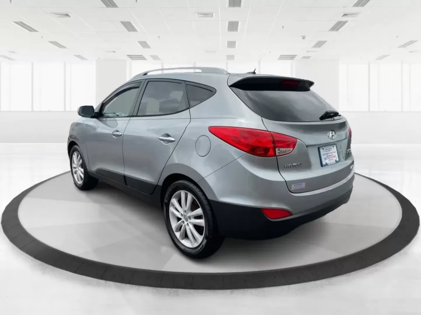 2013 Hyundai Tucson Limited (KM8JUCAC4DU) with an Other engine, located at 1230 East Main St, Xenia, OH, 45385, (937) 908-9800, 39.688026, -83.910172 - **Discover Your New Adventure Vehicle: 2013 Hyundai Tucson Limited at Advantage Car and Credit!** <br /> <br /> Are you searching for the perfect SUV that combines style, comfort, and versatility? Look no further than this striking 2013 Hyundai Tucson Limited, located right here at Advantage Car an - Photo#3