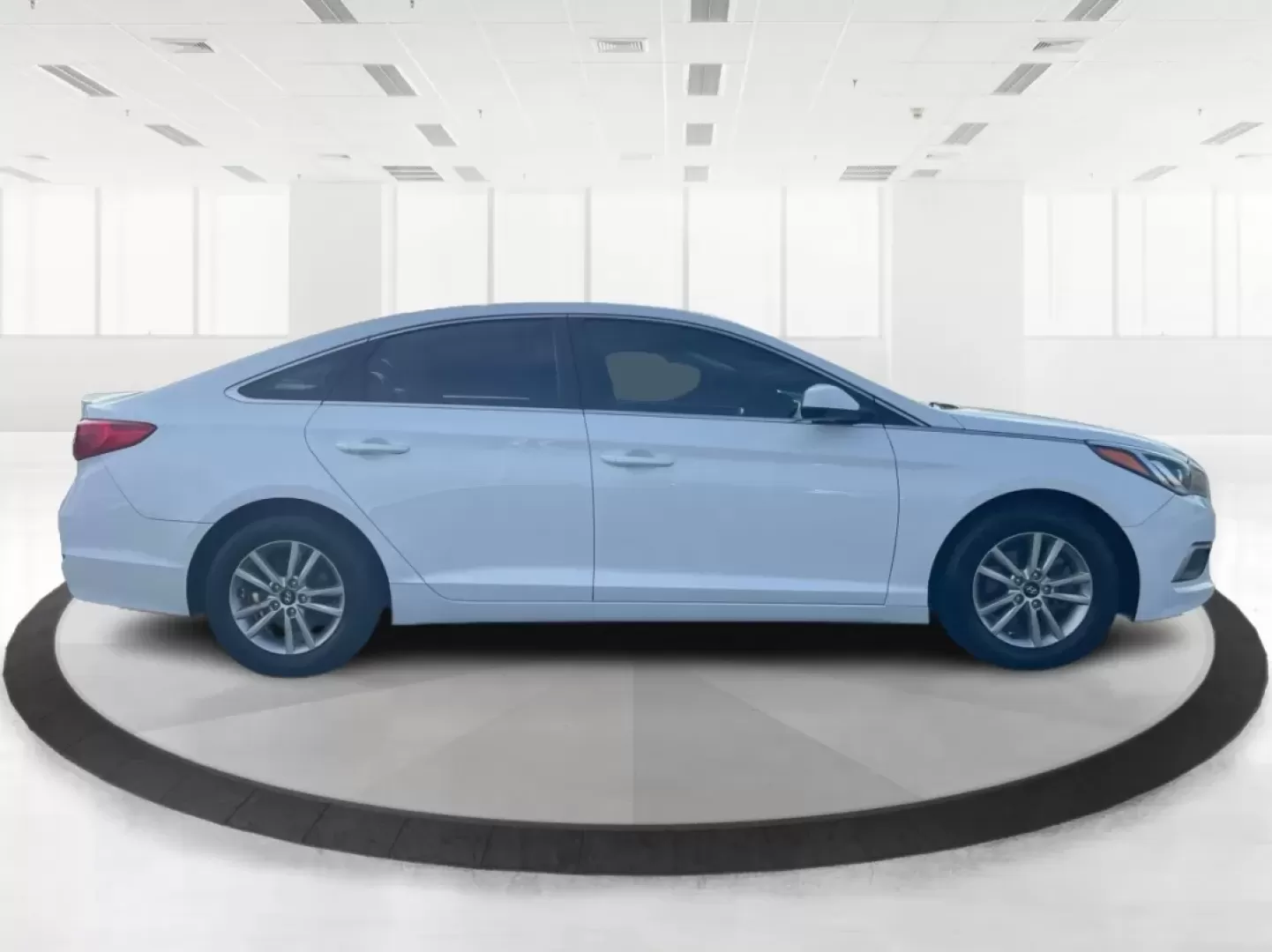 2017 Hyundai Sonata Base (5NPE24AF6HH) with an Other engine, located at 401 Woodman Dr, Riverside, OH, 45431, (937) 908-9800, 39.760899, -84.123421 - **Experience Comfort and Reliability with the 2017 Hyundai Sonata at Advantage Car and Credit!**<br /> <br /> Are you looking for a dependable sedan that seamlessly fits into your active lifestyle? Whether you're commuting to work, running errands around Fairborn, or making weekend getaways with fri - Photo#1